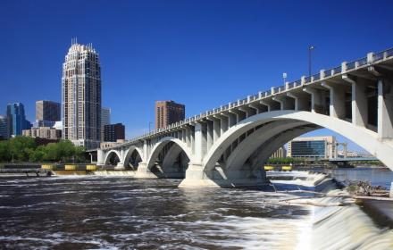 明尼苏达州桥梁的街景图像