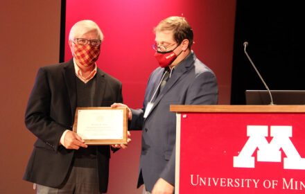 迈克·豪（Mike Heuer）接受杰出成就奖