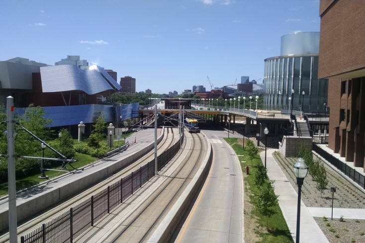 中央走廊轻轨交通